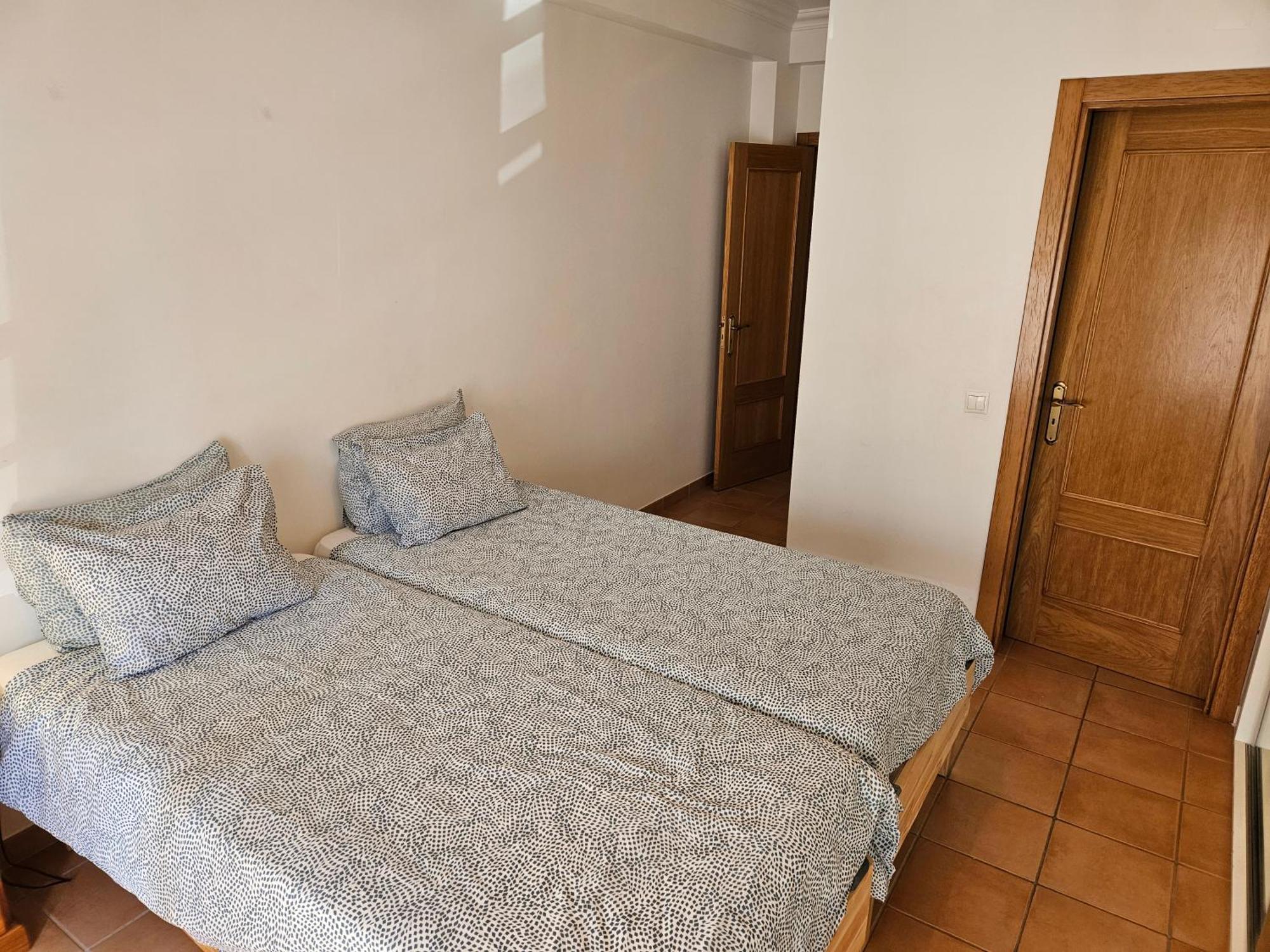 Home4U - Fantastic 2 Bedroom Apartment, With Pool カバナス・デ・タビラ エクステリア 写真